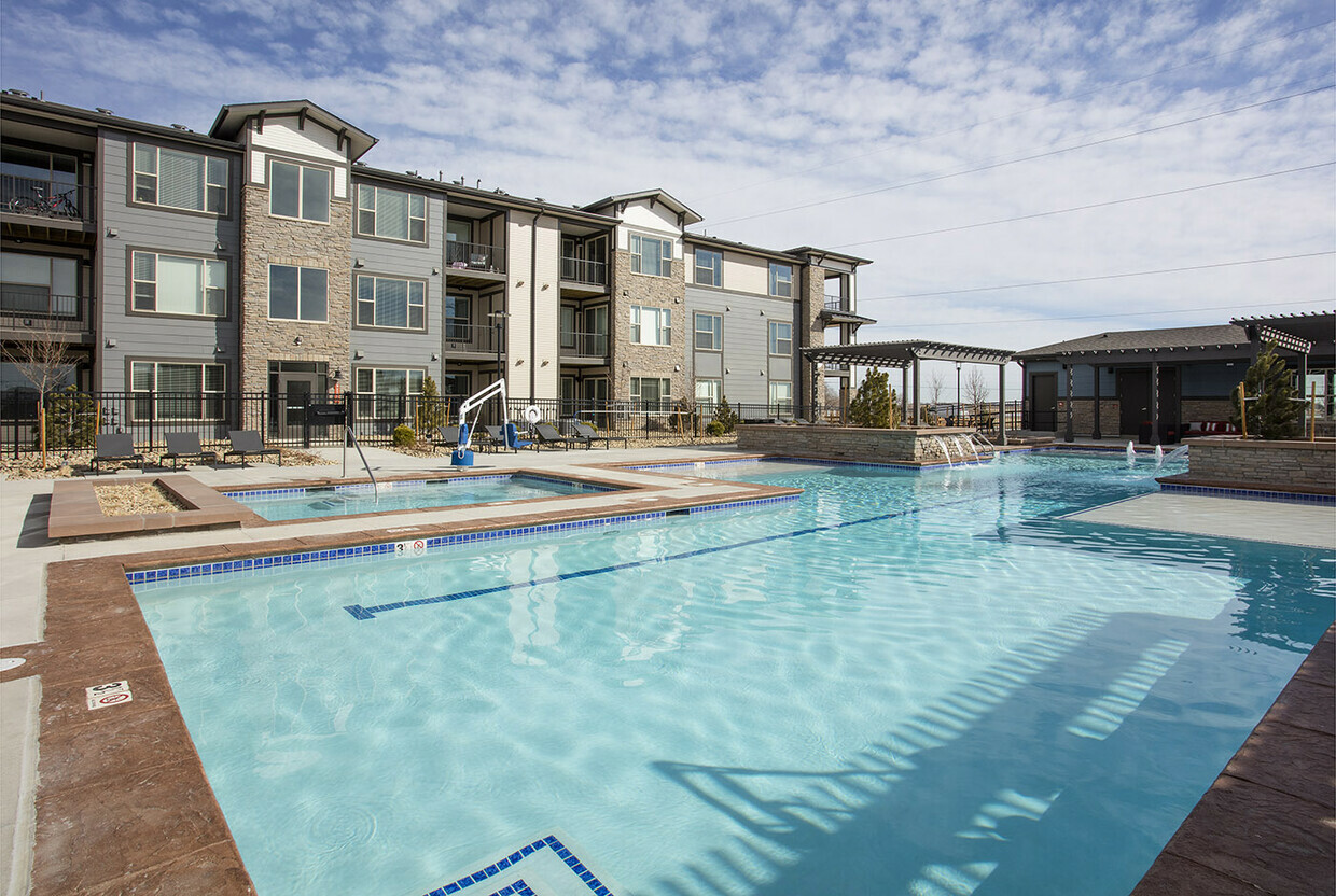 Union pointe apartments longmont co resort style swimming pool and hot tub